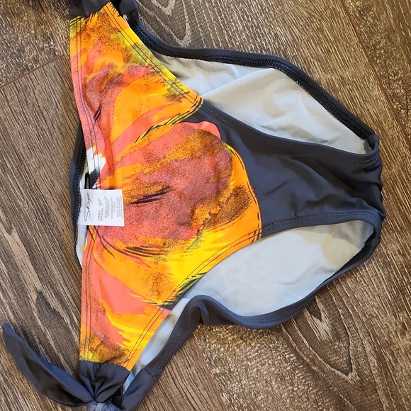 Floral print bikini - Picture 2 of 6